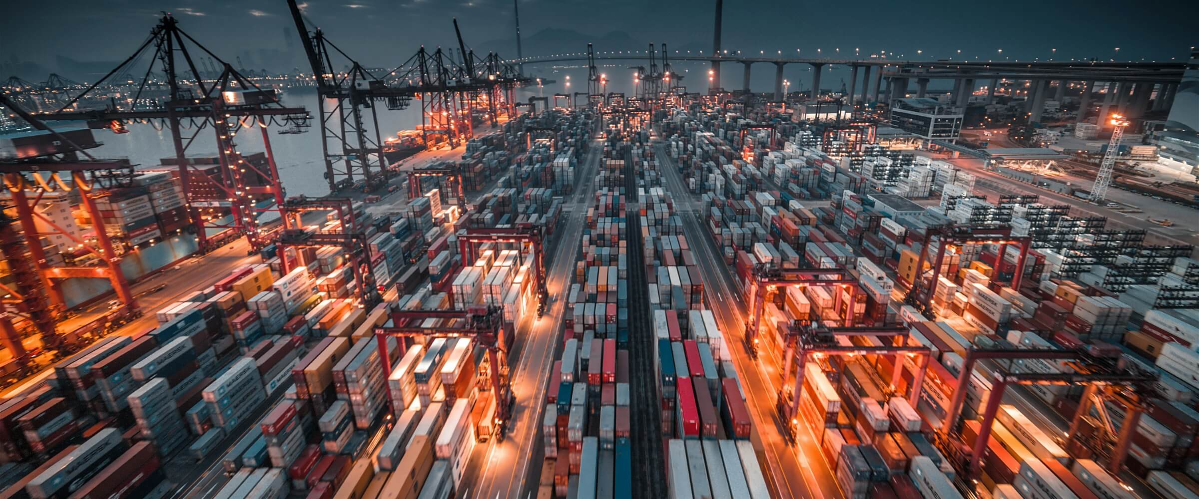 Terminal portuaria de contenedores. Contacto GM Nexus Group, soluciones industriales y comercio internacional