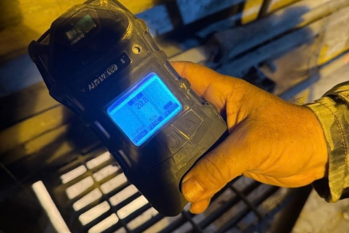 Calibración de instrumento técnico en instalación industrial