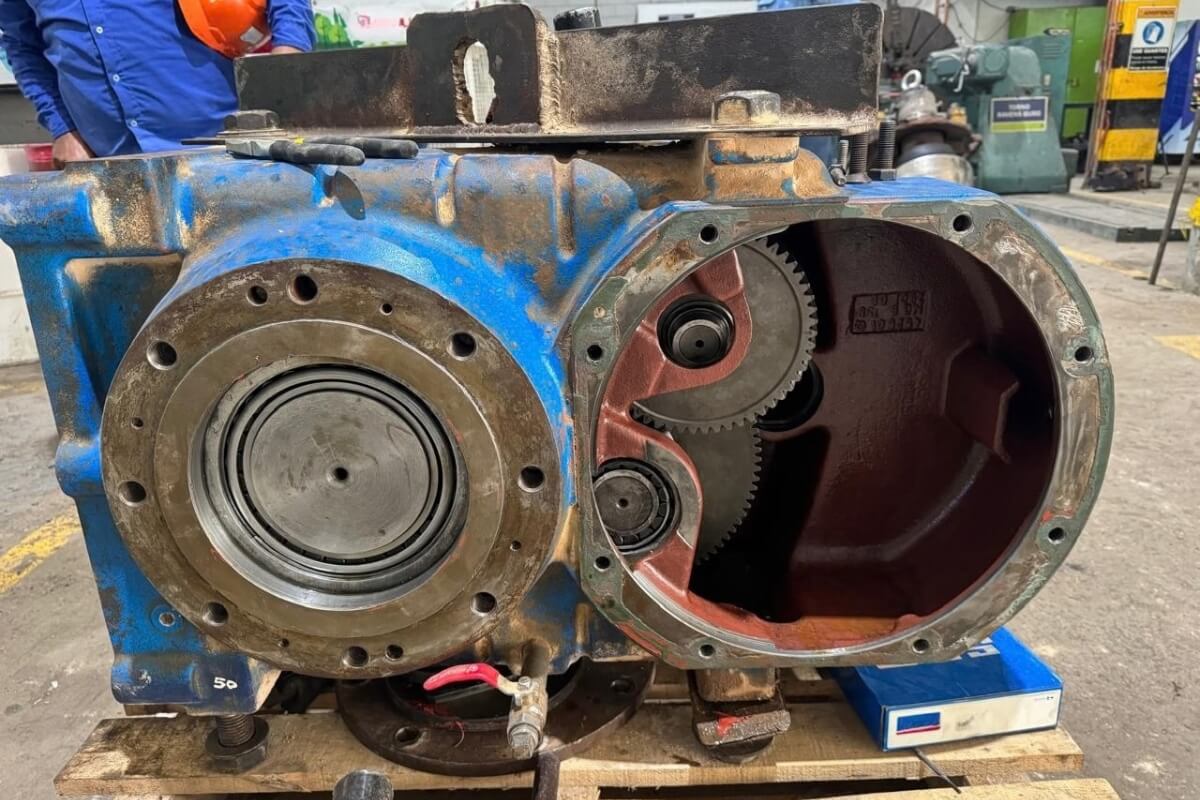 Revisión técnica de equipo mecánico industrial