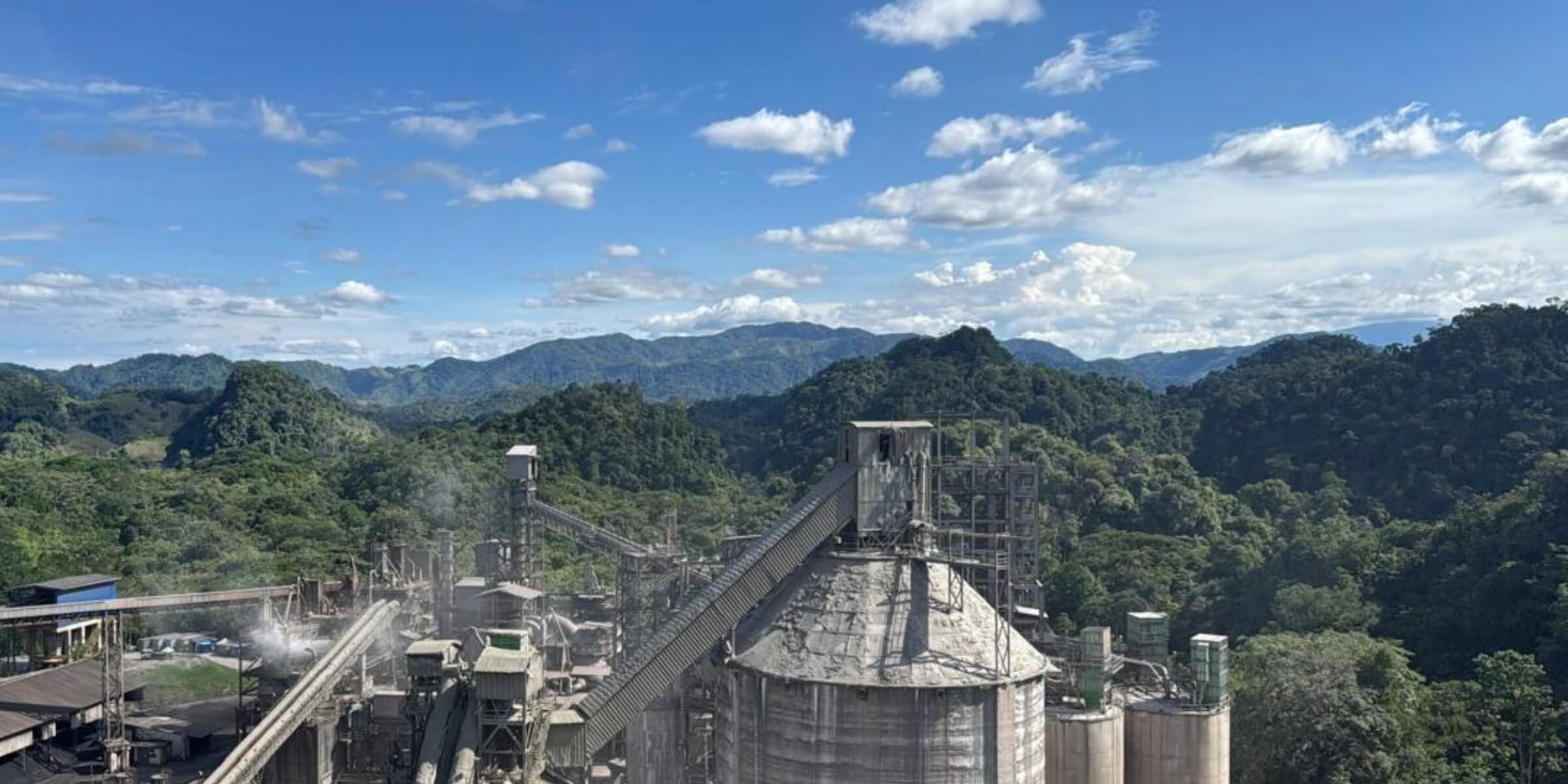 Vista general de planta industrial en operación. Experiencia industrial de GM en trabajos de alta exigencia